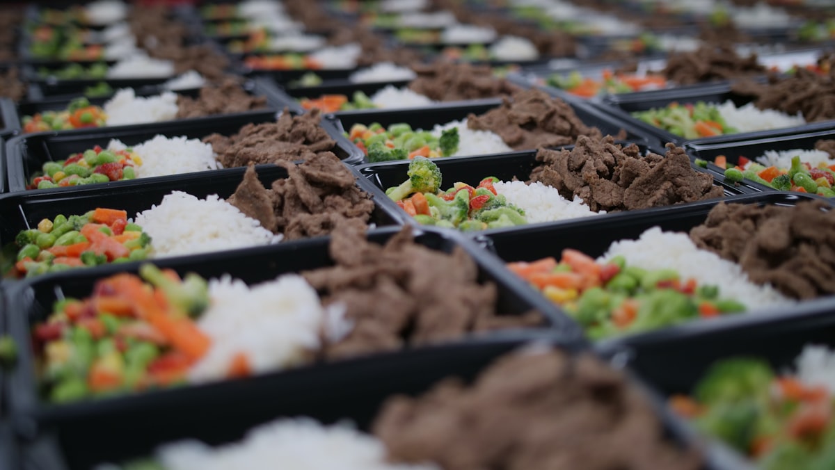Nutrition guidance and meal preparation for weight reduction